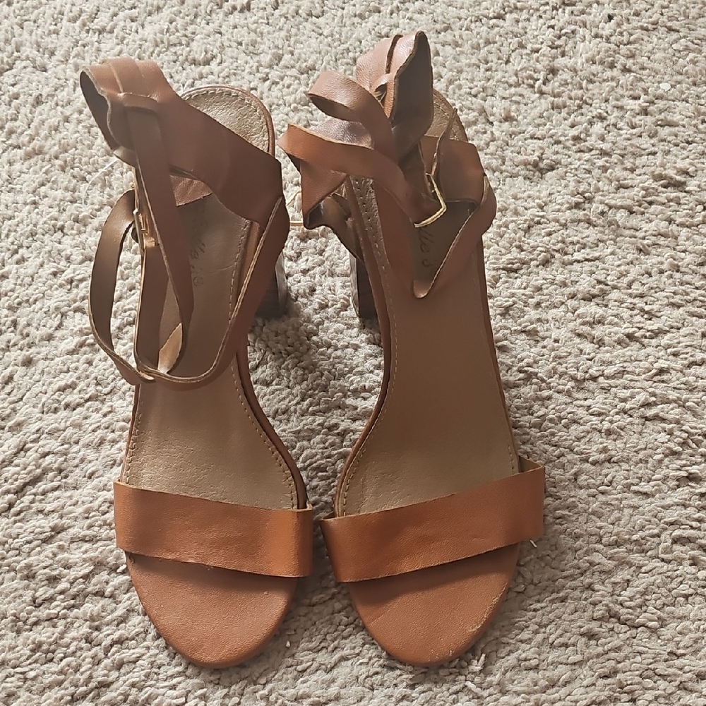 Breckelles Tan Strappy Heels